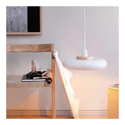 Suspension Planet blanche